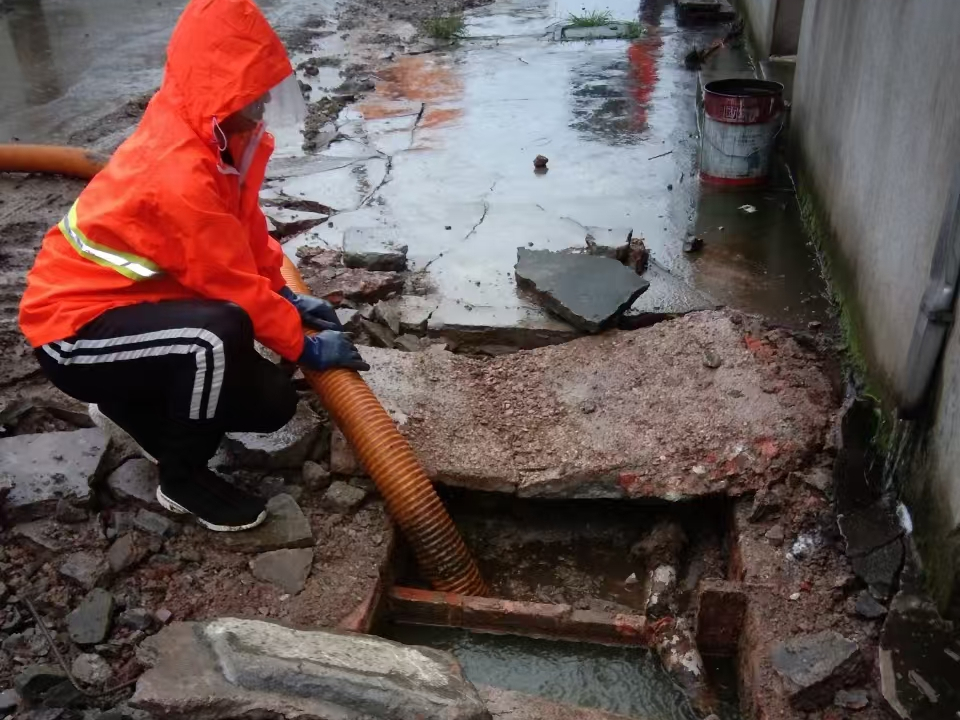 三水专业清理污水池 炜誉市政以规范流程守护城市 “肠道”