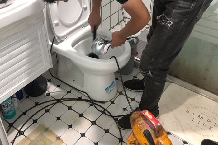 三水马桶堵塞自己疏通还是找师傅?专业上门服务让你省时更省心